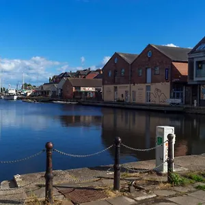 Charming Quayside Apartment In Exeter, Devon Apartment Exeter